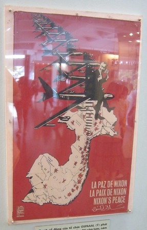 Plakat gegen Bomben von Nixons B52-Bombern auf Vietnam, Laos und Kambodscha