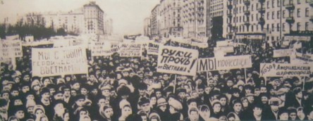 Sowjetunion: Demonstration gegen den Vietnamkrieg in Moskau 1965: Bev�lkerung in Moskau (Sowjetunion) demonstrierten am 8. Februar 1965 f�r die Unterst�tzung Vietnams f�r seinen Kampf gegen die "USA" f�r die nationale Rettung