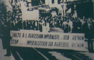 Belgien: Demonstration in Br�ssel gegen den Vietnamkrieg, 1. Mai 1965