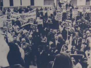 Kanada: Demonstration gegen den Vietnamkrieg in Ottawa 1966: Bev�lkerung in Ottawa (Hauptstadt Kanadas) demonstrierte im Juni 1966 mit Protest gegen die "US"-Invasion in Indochina