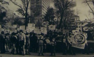 Mexiko: Demonstration gegen den Vietnamkrieg in Mexico City, 12. Mai 1972: Demonstration gegen den Vietnamkrieg durch eine "US"-Studentengruppe in Mexiko vor der "US"-´Botschaft in Mexico City, 12. Mai 1972
