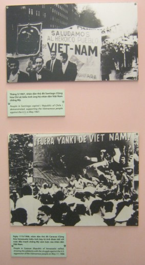 Demonstrationen gegen den Vietnamkrieg in Santiago de Chile 1967 und in Caracas 1968