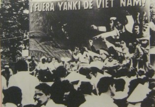 Venezuela: Demonstration gegen den Vietnamkrieg in Caracas, 17. Mai 1968: Bev�lkerung in Caracas (Republik Venezuela) demonstrierten am 1. Mai 1968 ihre Solidarit�t mit dem Kampf des vietnamesischen Volkes gegen die "US"-Aggression.