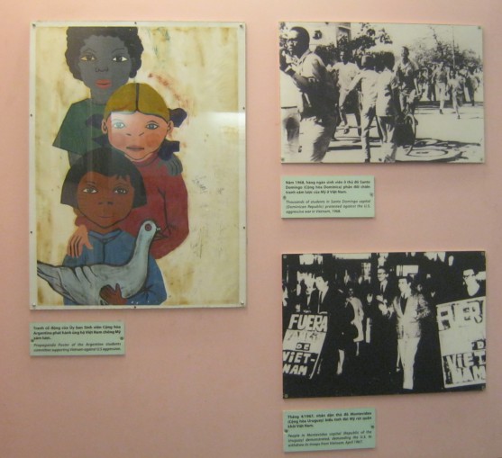 Ein Plakat aus Argentinien gegen den Vietnamkrieg - Demonstrationen in Santo Domingo und Montevideo gegen den Vietnamkrieg