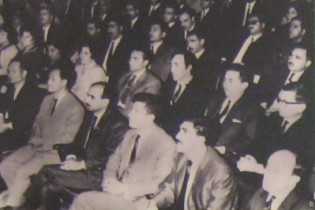 Algerien: Versammlung und Petition gegen den Vietnamkrieg in Algier am 20. September 1966: Bev�lkerung in Algiers (Hauptstadt von Algerien) demonstrierten mit einer Petition an die "US"-Botschaft ihren Protest gegen den aggressiven Krieg der "USA" in Vietnam, 20. Dezember 1966