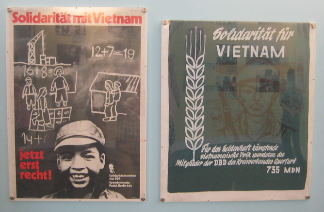 Plakate der DDR (Ostdeutschland) f�r die Solidarit�t mit Vietnam 3, 4
