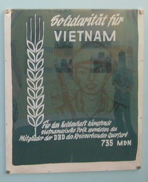 Plakat der DDR f�r Solidarit�t mit Vietnam 04