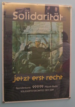 Plakat der DDR (Ostdeutschland) f�r Solidarit�t mit Vietnam 5
