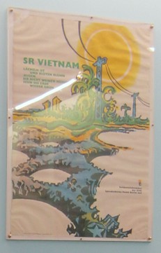 Plakat der DDR (Ostdeutschland) f�r Solidarit�t mit Vietnam 6: Vietnam wird wieder gr�n
