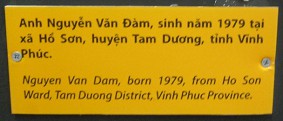 Agent-Orange-Opfer Nguyen Van Dam, Text: Nguyen Van Dam, geboren 1979, aus Ho Son Ward, Distrikt Tam Duong, Provinz Vinh Phuc