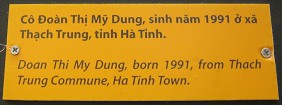 Agent-Orange-Opfer Doan Thi My Dung, Text: Doan Thi My Dung, geboren 1991, aus der Gemeinde Thach Trung, Stadt Ha Tinh