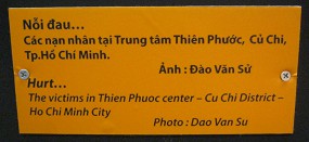 Zwei Agent-Orange-Opfer, Text: Schmerzen Die Opfer im Zentrum "Thien Phuoc" - Distrikt Cu Chi - Saigon (Ho Chi Minh-Stadt) Foto: Dao Van Su