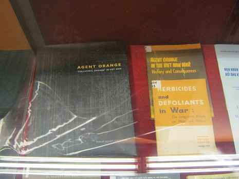 B�chersammlung zum Vietnamkrieg und Agent Orange 01