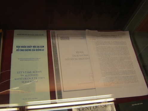 B�chersammlung zum Vietnamkrieg und Agent Orange 02