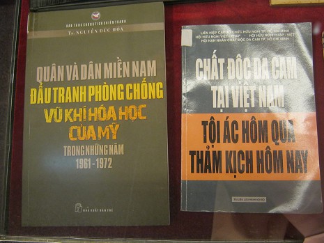 B�chersammlung zum Vietnamkrieg und Agent Orange 03