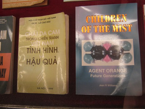 B�chersammlung zum Vietnamkrieg und Agent Orange 04