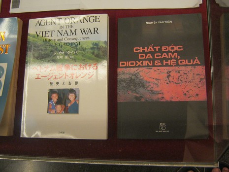 B�chersammlung zum Vietnamkrieg und Agent Orange 05