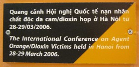 Agent-Orange-Konferenz in Hanoi 2006 01, Text: Die Internationale Agent-Orange-Konferenz mit Dioxin-Opfern, abgehalten in Hanoi vom 28. bis 19. M�rz 2006