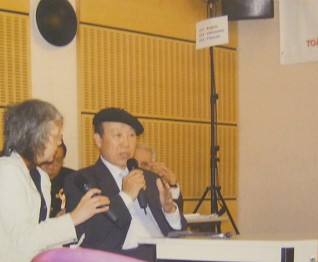 Der s�dkoreanische Vertreter der Agent-Orange-Opfer in S�dkorea am Internationalen Volkstribunal zur Unterst�tzung  vietnamesischer Agent-Orange-Opfer, 15.-18. Mai 2009 in Paris: Herr Wan Soo Lee ist ein [s�d]-koreanischer Veteran, der bei Sprayaktionen zur Entlaubung im Vietnamkrieg 1969 teilgenommen hat. Er vertritt die [s�d]-koreanische Gesellschaft behinderter Veteranen durch Agent Orange und pr�sentiert hier dem Tribunal seinen Bericht.