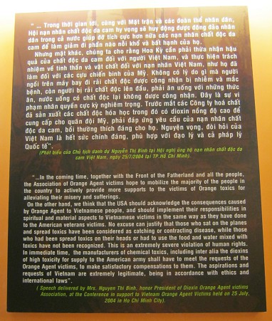 Rede von Frau Nguyen Thi Binh, Ehrenpr�sidentin der Gesellschaft f�r Agent-Orange-Opfer und Dioxin, an der Konferenz zugunsten von vietnamesischen Agent-Orange-Opfern, gehalten am 25. Juli 2004 in Saigon (Ho Chi Minh City): "US"-Agent-Orange-Opfer erhalten Entsch�digung, vietnamesische Opfer keine