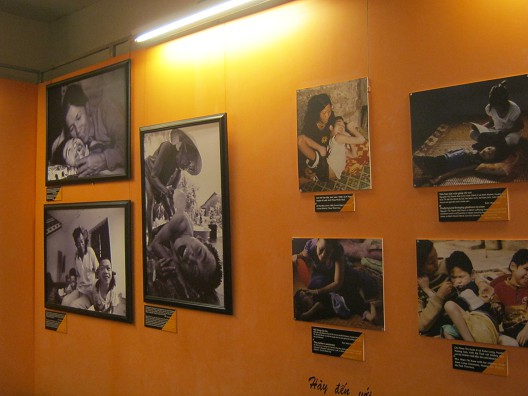 Fotowand mit Fotogalerie mit Agent-Orange-Opfern in Vietnam 02