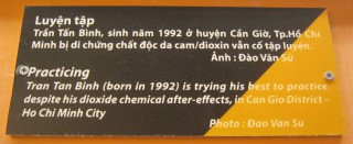 Agent-Orange-Opfer, Text: Gymnastik Tran Tan Binh (geboren 1992) versucht mit Gymnastik sein Bestes, trotz der Langzeitsch�den durch die Dioxid-Chemikalien, im Distrikt Can Gio, Saigon (Ho Chi Minh City)