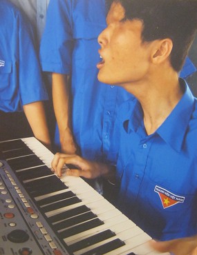 Agent-Orange-Opfer, der Pianist Le Van O ohne Augen