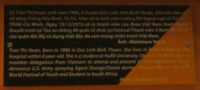 Agent-Orange-Opfer, Text: Tran Thi Hoan, geboren 1986 in Duc Linh Binh Thuan. Sie lebt im Friedensdorf des Tu-Du-Spitals, seit sie 8 Jahre alt ist. Sie studiert an der Huflit-Universit�t. Am 19. Dezember 2010 war sie ein Delegationsmitglied von Vietnam, um einer Pr�sentation des anti-imperialistischen Gerichtshofs beizuwohnen, wo das Sprayen der "US"-NATO von Agent Orange / Dioxin w�hrend des Vietnamkriegs angeklagt wurde. Diese Anklage wurde am 17. Jugend- Und Studentenfestival in S�dafrika pr�sentiert. Foto: Nishimura Yoichi
