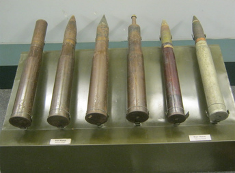 Vietnamkrieg: Bombenprojektile 90mm und 76mm