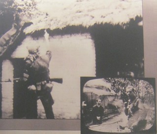 Brandstiftung durch die kriminelle NATO: Das Dorf Ben Suc wird zerst�rt und abgebrannt 01: Die Kameras des TV-Senders CBS nehmen im August 1965 den Moment auf, als dieser "US"-Marinesoldat im Bauerndorf Cam Le (Provinz Quang Nam) Feuer legt - Bericht von CBS-Korrespondent Morley Safer.