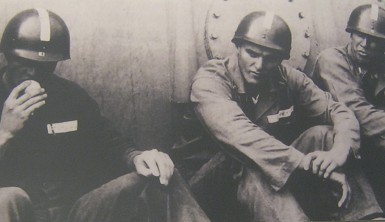Bob Kerrey (Mitte) in S�dvietnam 1965: Bob Kerrey (Mitte) 1965 in S�dvietnam