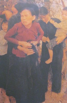 Kriminelle NATO-Soldaten in My Lai erschiessen alle Alten