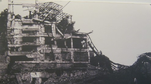 Die kriminelle Pentagon-NATO bombardierte am 16.8.1968 in Nordvietnam das Elektrizit�tswerk Uong Bi: "US"-Flugzeuge zerst�rten am 16. August 1968 das Elektrizit�tswerk Uong Bi.