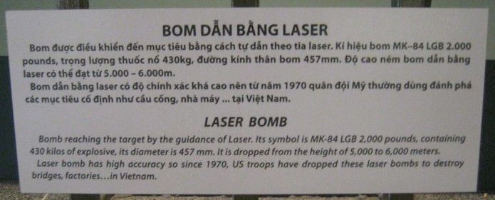 Ein leerer Tisch ohne Laserbombe - Text