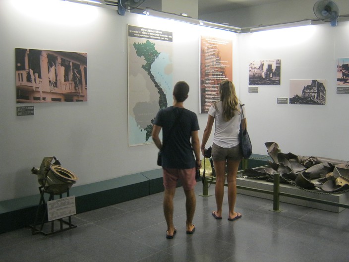 Fotoecke mit "US"-Bombardierungen von Vietnam