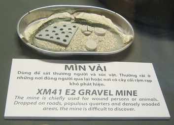 Sandmine XM41-E2: Die Mine (Sandmine XM41-E2) wird haupts�chlich gegen Personen und Tiere eingesetzt, um Wunden zu verursachen. Sie wird auf Strassen, in bev�lkerungsreiche Quartiere und in Gegenden mit vielen B�umen abgeworfen, wo man sie nur schwer finden kann.  Wunden zu verursachen. Sie wird auf Strassen, in bev�lkerungsreiche Quarteire und in Gegenden mit vielen B�umen abgeworfen, wo man sie nur schwer finden kann.