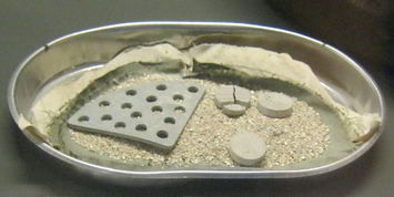 Sandmine XM41-E2: Die Mine (Sandmine XM41-E2) wird haupts�chlich gegen Personen und Tiere eingesetzt, um Wunden zu verursachen. Sie wird auf Strassen, in bev�lkerungsreiche Quartiere und in Gegenden mit vielen B�umen abgeworfen, wo man sie nur schwer finden kann.