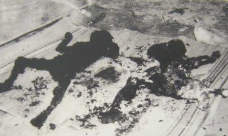 Can Tho: Napalmbomben-Todesopfer Frau Nguyen Thi Ba und ihr Sohn, 18. August 1970