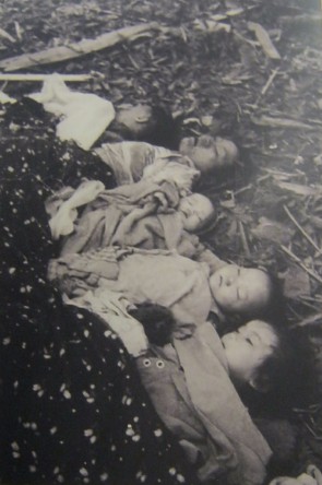 Die kriminelle Pentagon-NATO bombardierte am 21. Dezember 1972 das Dorf Kim Hung, Provinz Ha Tay (Nordvietnam)