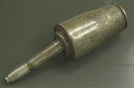 Anti-Panzerbombe MK20-MOD2: Die Antipanzerbombe ist f�r taktischen Gebrauch hergestellt, gegen Ziele wie Panzer und gepanzerte Fahrzeuge, geparkte Flugzeuge, Artillerielager, Raketenlager, Treibstofflager und Personen.