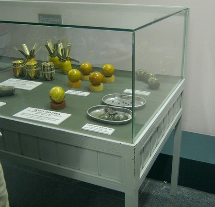 Orange Kugelbomben in Gelb: "Sanfte, orange Bombe"
