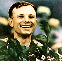 Das breite
                Lcheln des Fallschirmspringers Juri Gagarin.