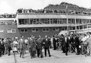 Gagarin-Kult: Empfang in London-Heathrow
                        im Juli 1961