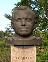 Juri-Gagarin-Denkmal fr einen
                            Fallschirmspringer, z.B. in Irkutsk