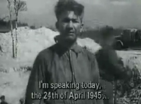 Ein angeblicher Arzt Fritz Klein spricht
                        angeblich am 24. April 1945 vor dem Massengrab