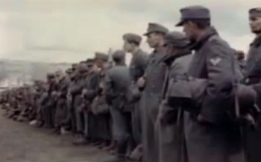 Rhine meadow camp, queue with German
                          soldiers