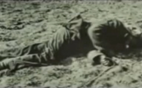 German prisoner of war dead on a
                              meadow 04 with a cup in his hand (25min.
                              57sec.)