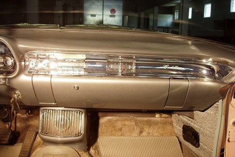 Das Handschuhfach eines
                          Cadillac, ganz sch�n gross...