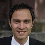 Pionier-Historiker Daniele
                    Ganser, der die kriminelle NATO endlich beim Namen
                    nennt und als aggressiv-zerst�rerische Kraft
                    darstellt