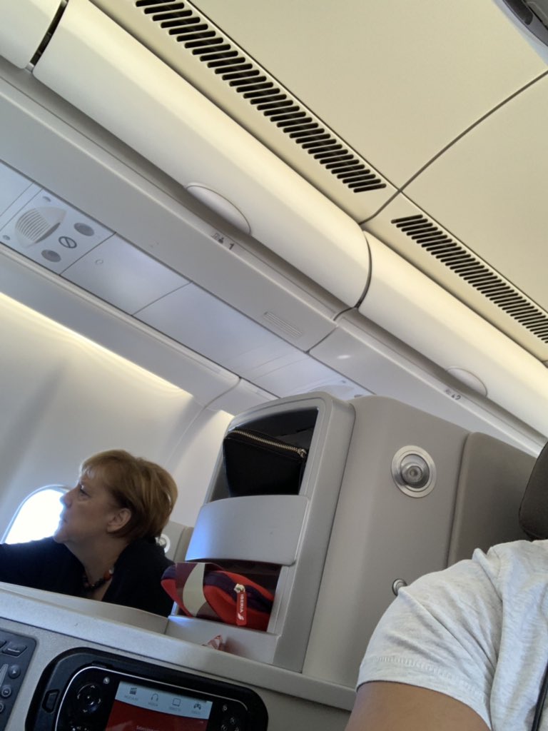 Totaler Kontrolllverlust
                        bei Merkel auf dem Flug nach Buenos Aires:
                        Merkelchen muss Linie fliegen 03